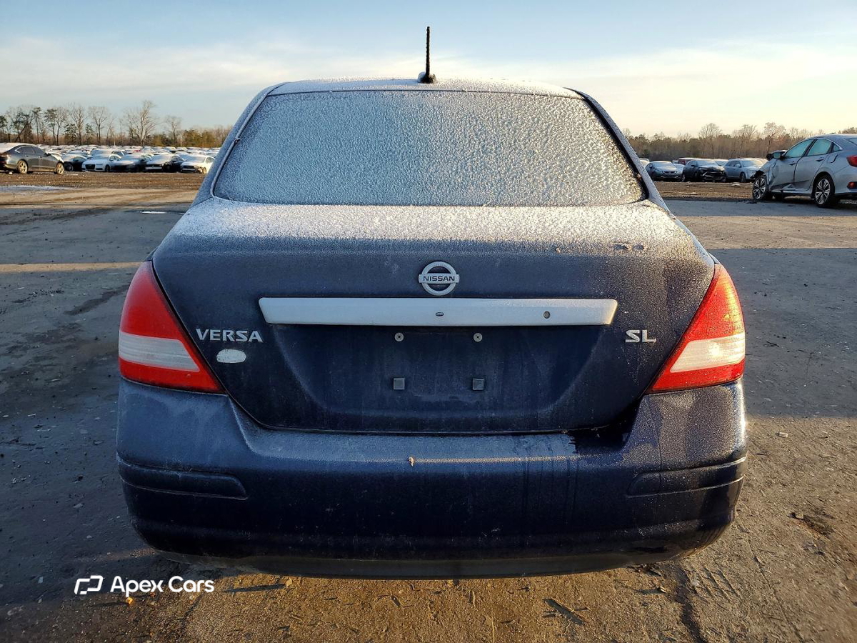 Nissan Versa 2011