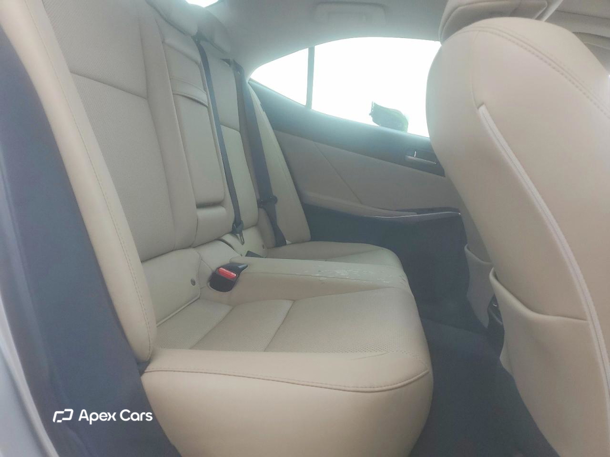 Lexus IS 2019