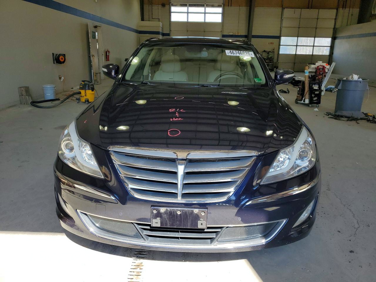 Hyundai Genesis 2012