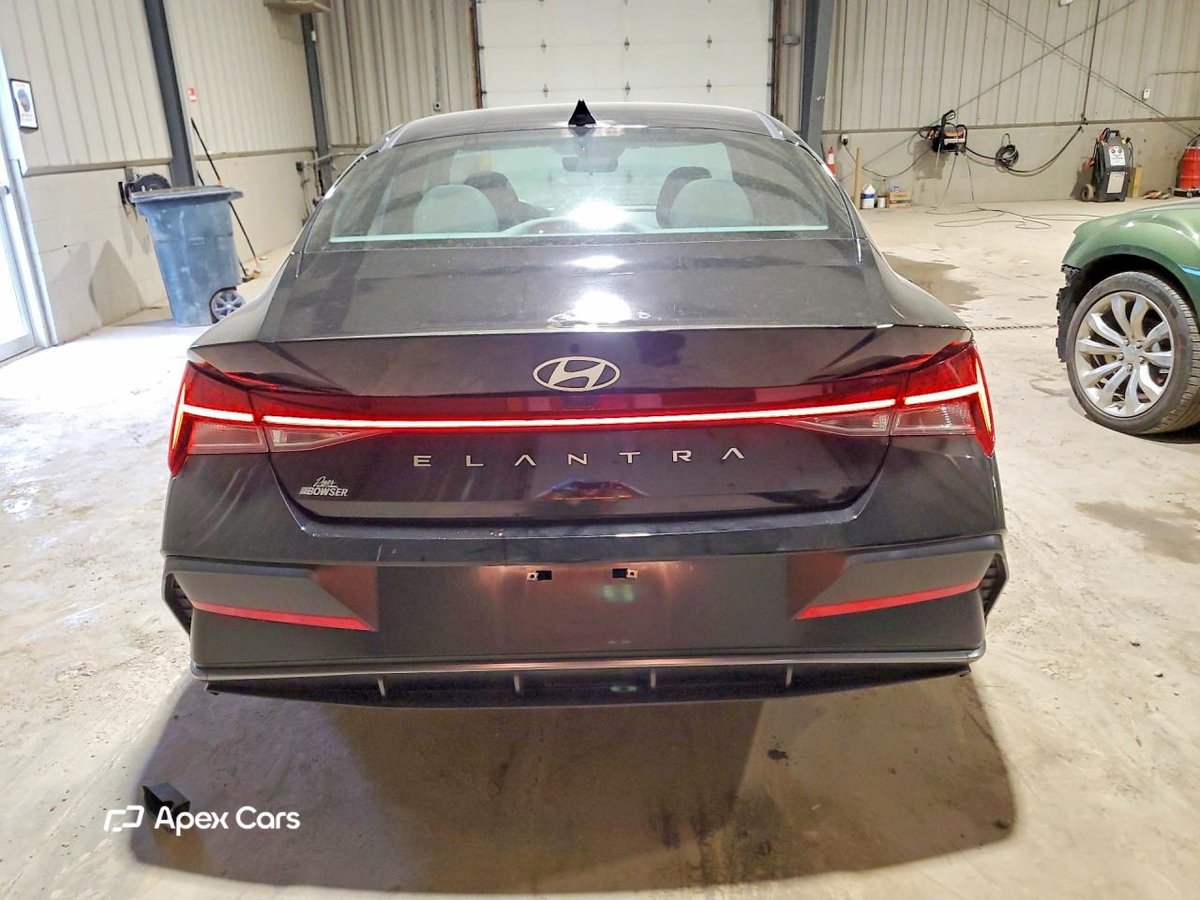 Hyundai Elantra 2024