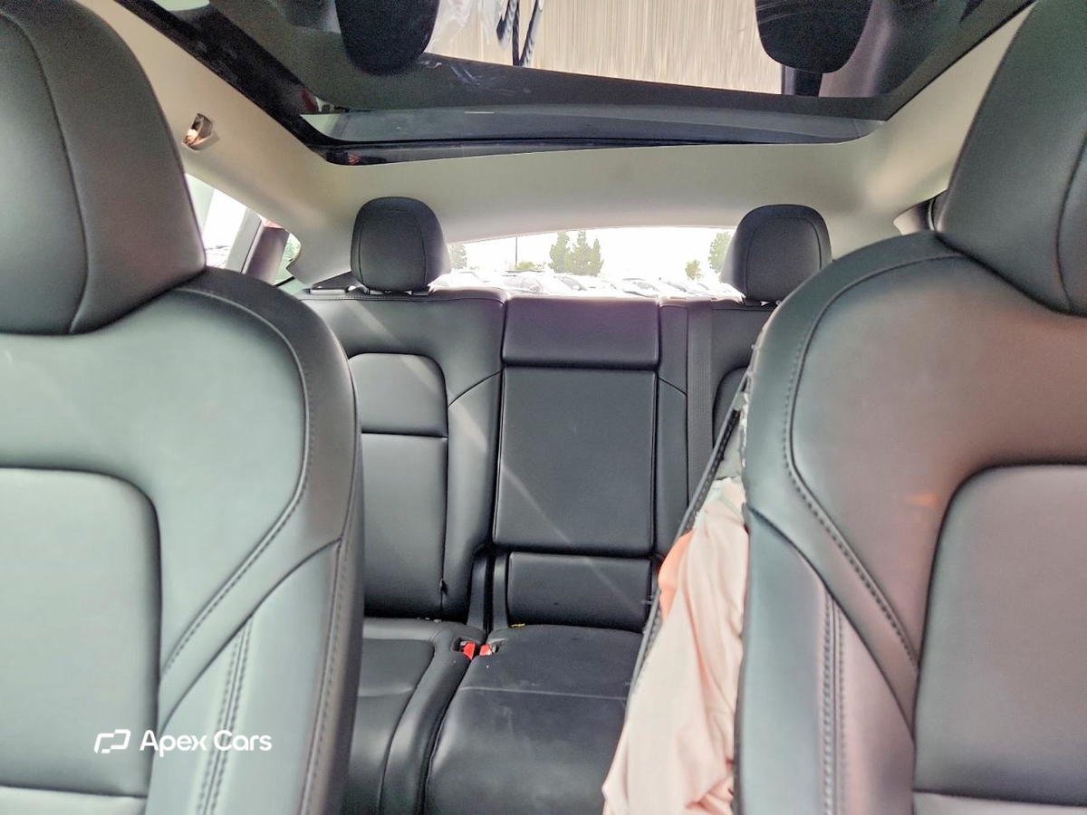 Tesla Model Y 2025