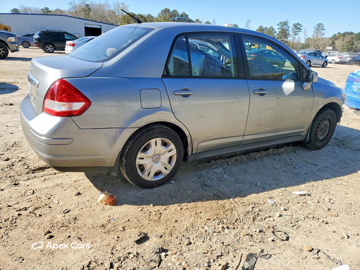 Nissan Versa 2011
