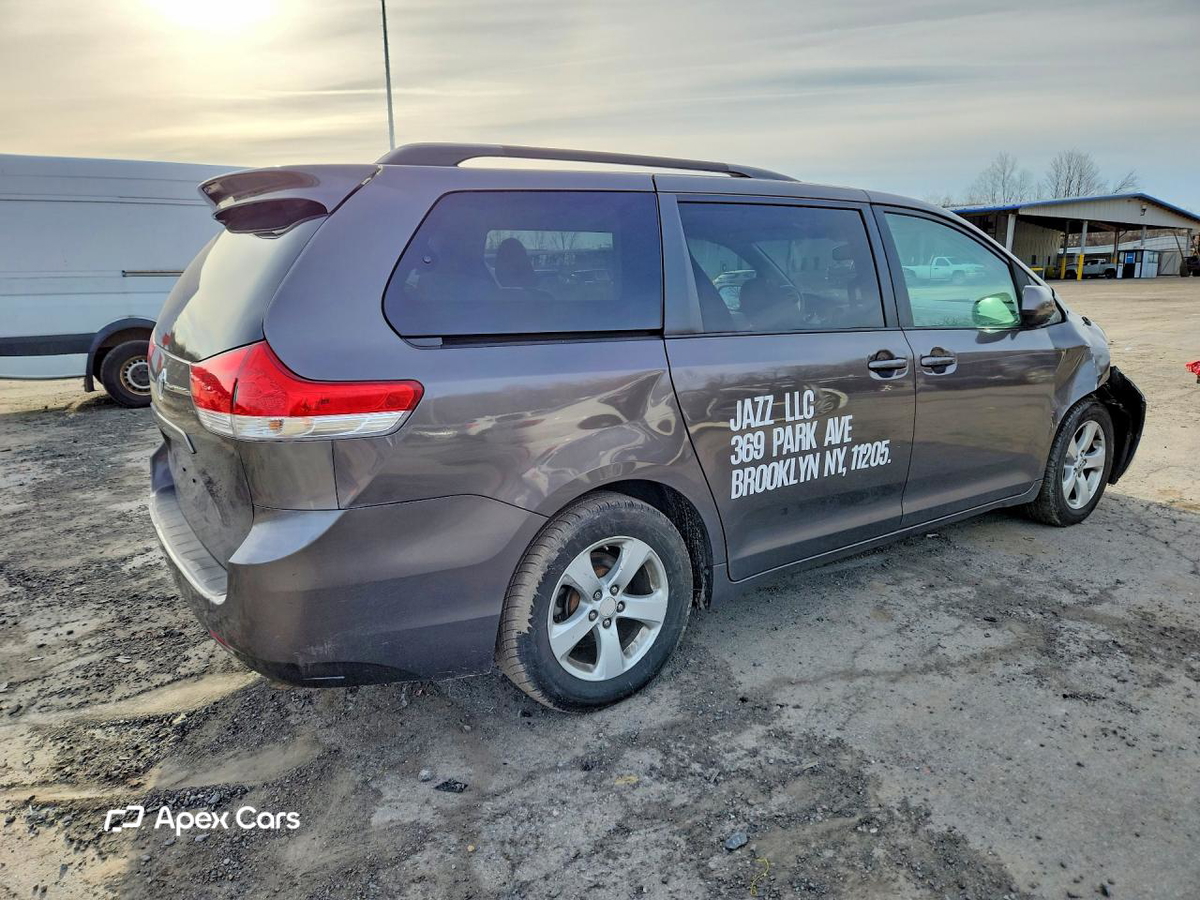 Toyota Sienna 2012
