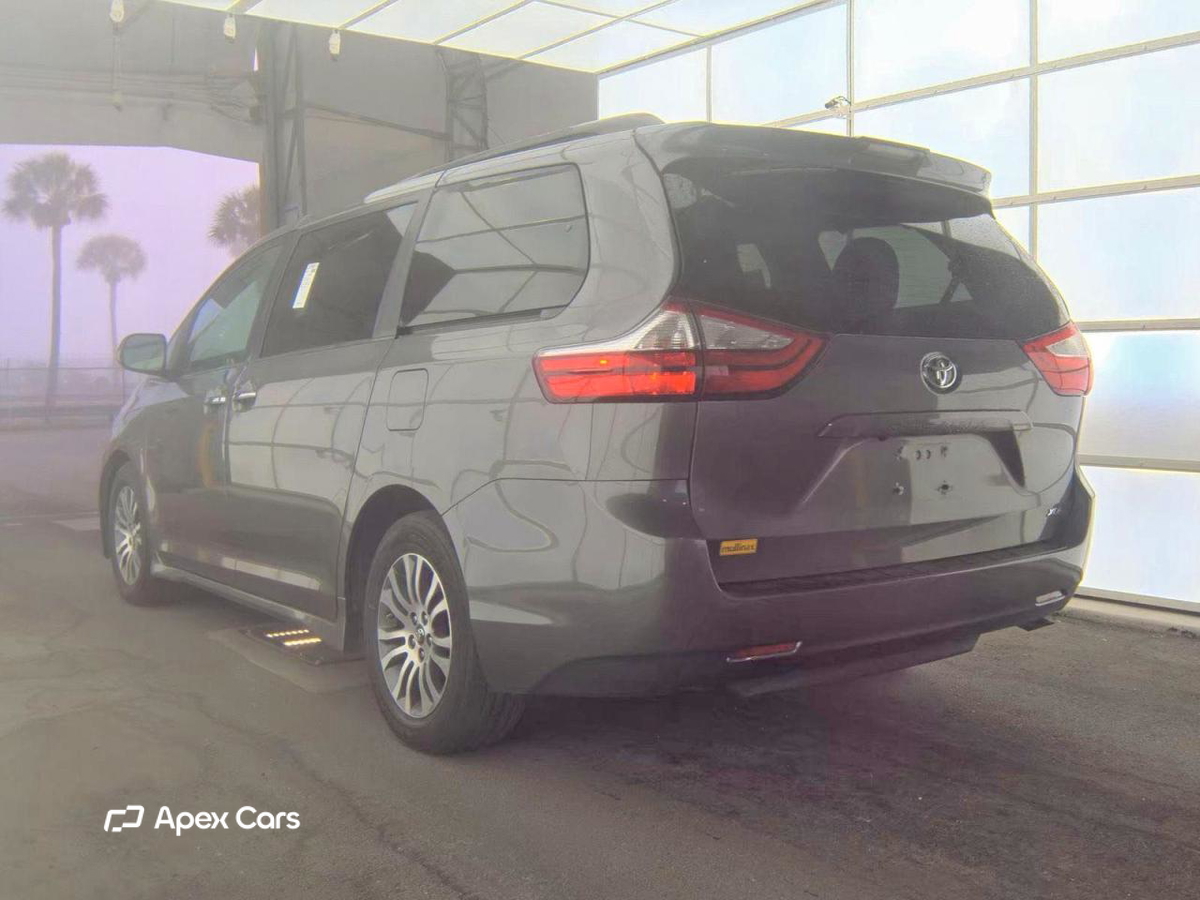 Toyota Sienna 2018