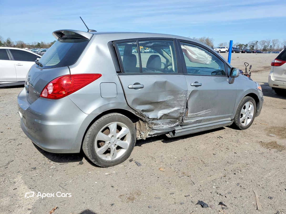 Nissan Versa 2011