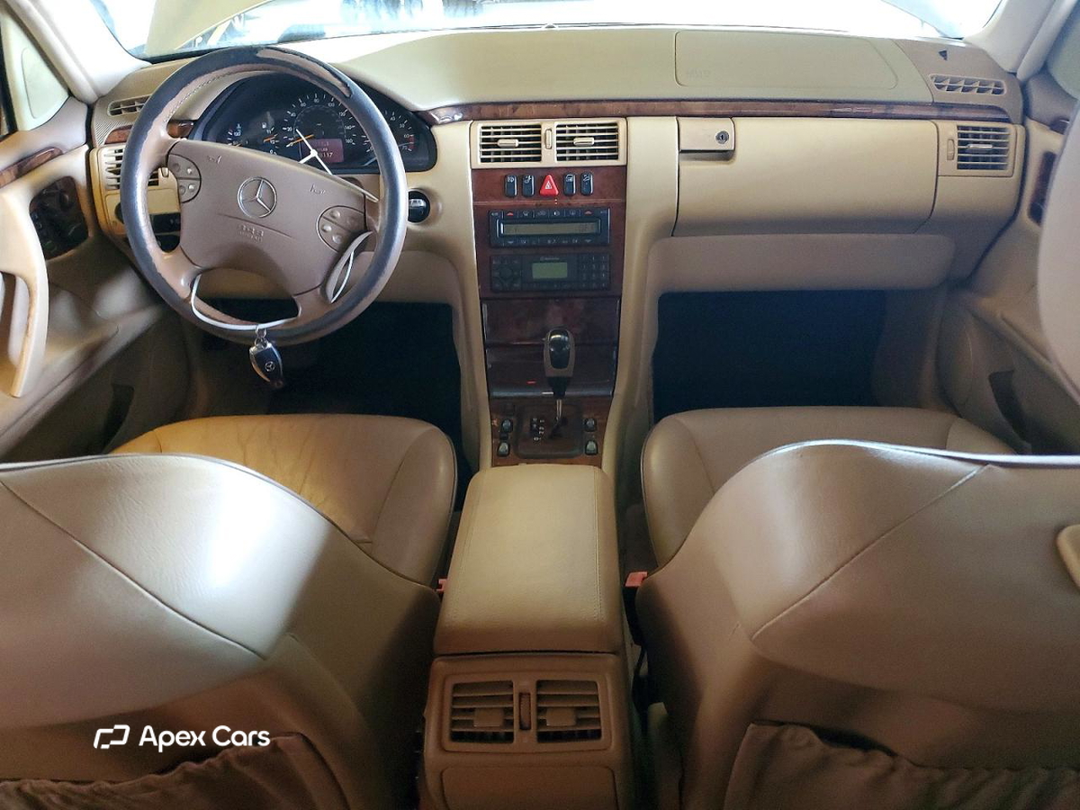 Mercedes-Benz  2001