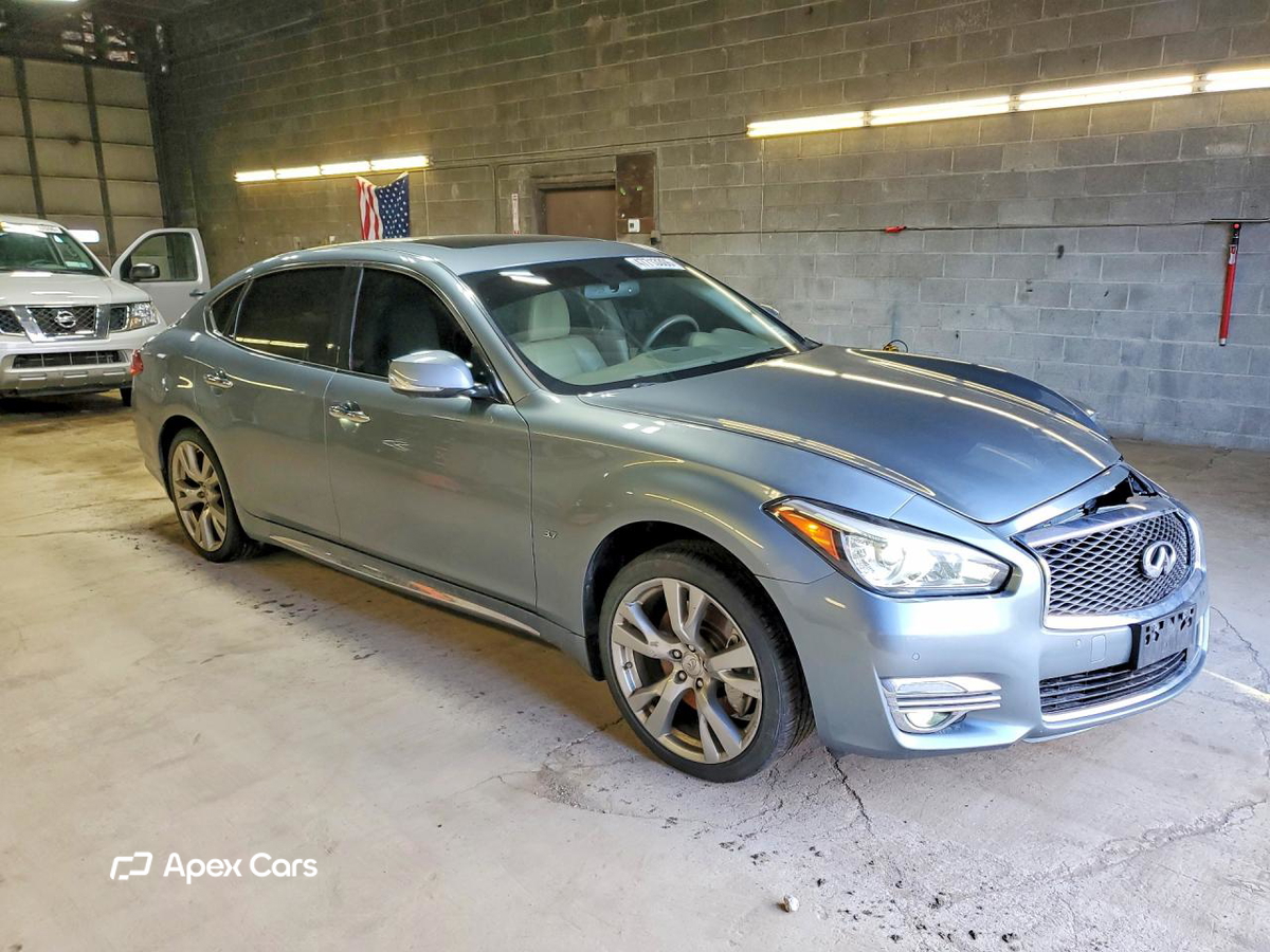 Infiniti Q70 2016