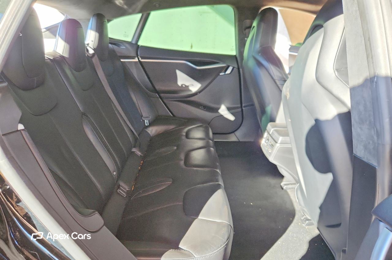 Tesla Model S 2015