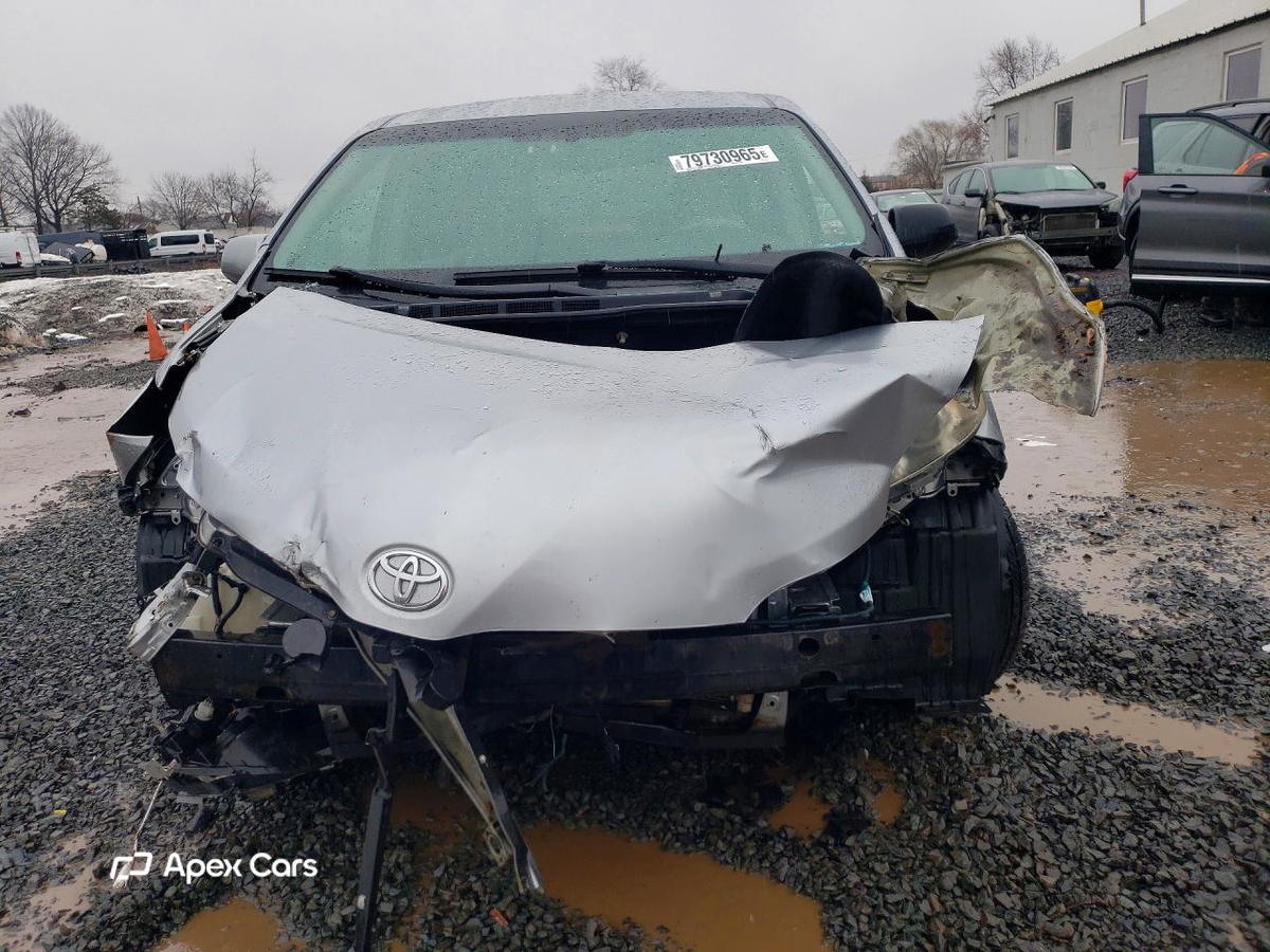 Toyota Sienna 2011