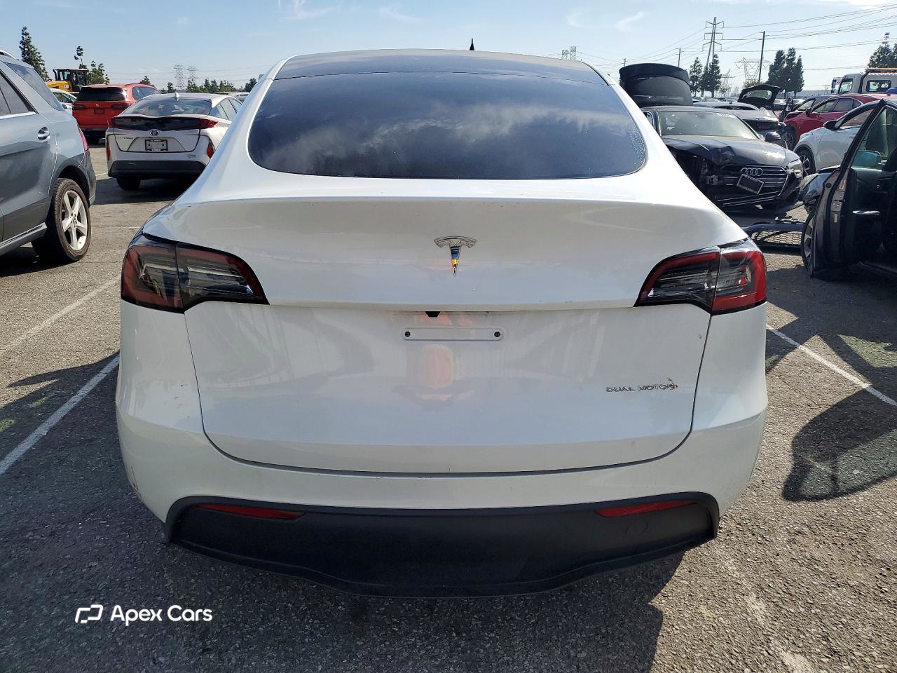 Tesla Model Y 2025