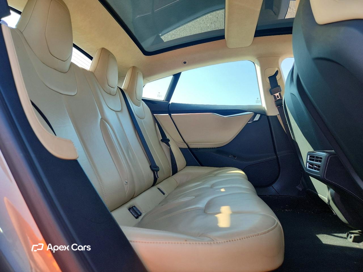 Tesla Model S 2015