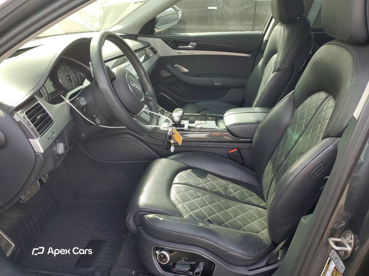 Audi S8 2013