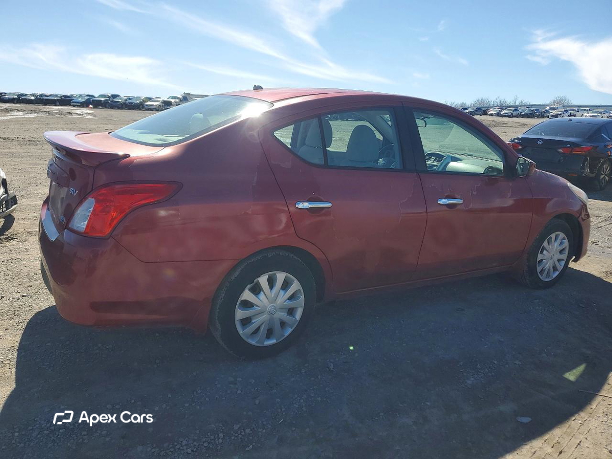 Nissan Versa 2015