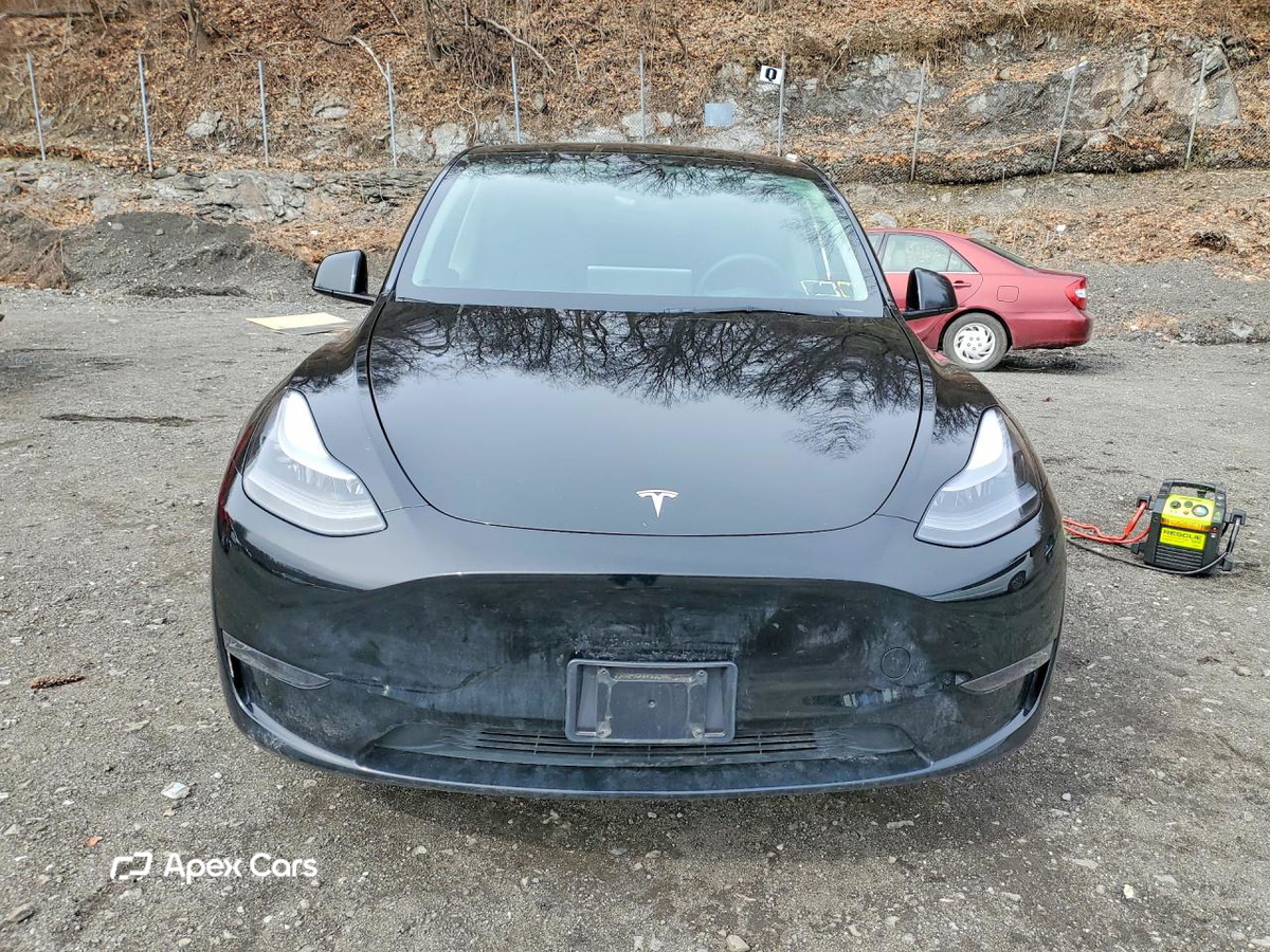Tesla Model Y 2025
