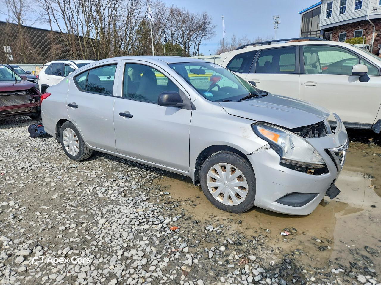 Nissan Versa 2015