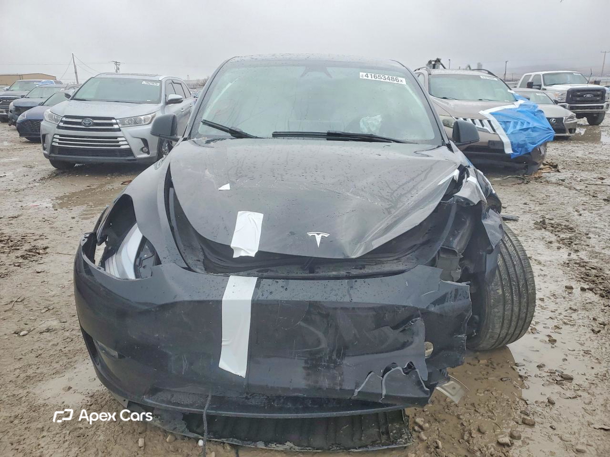 Tesla Model Y 2025