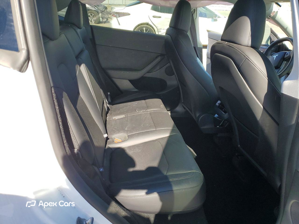Tesla Model Y 2025