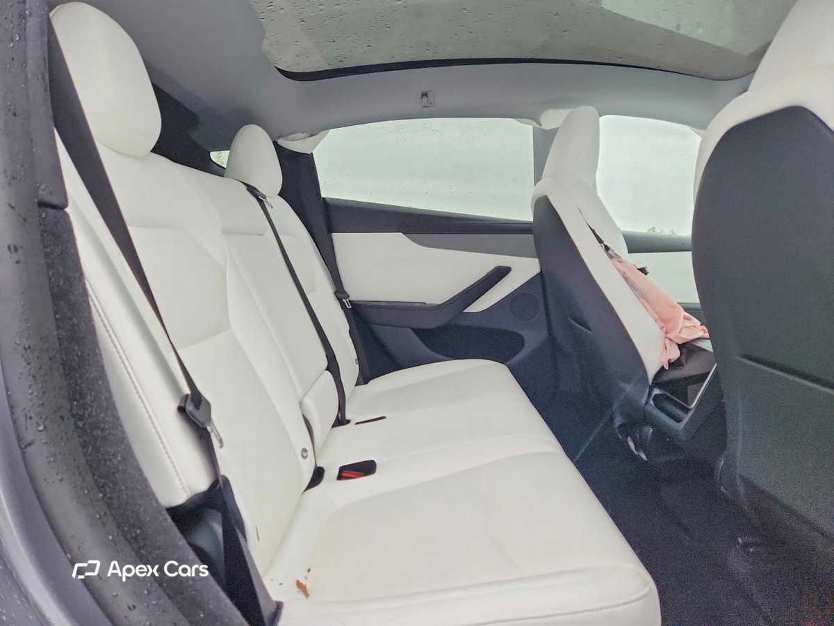 Tesla Model Y 2026