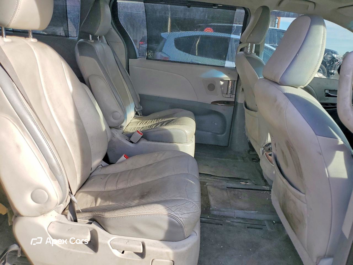 Toyota Sienna 2014