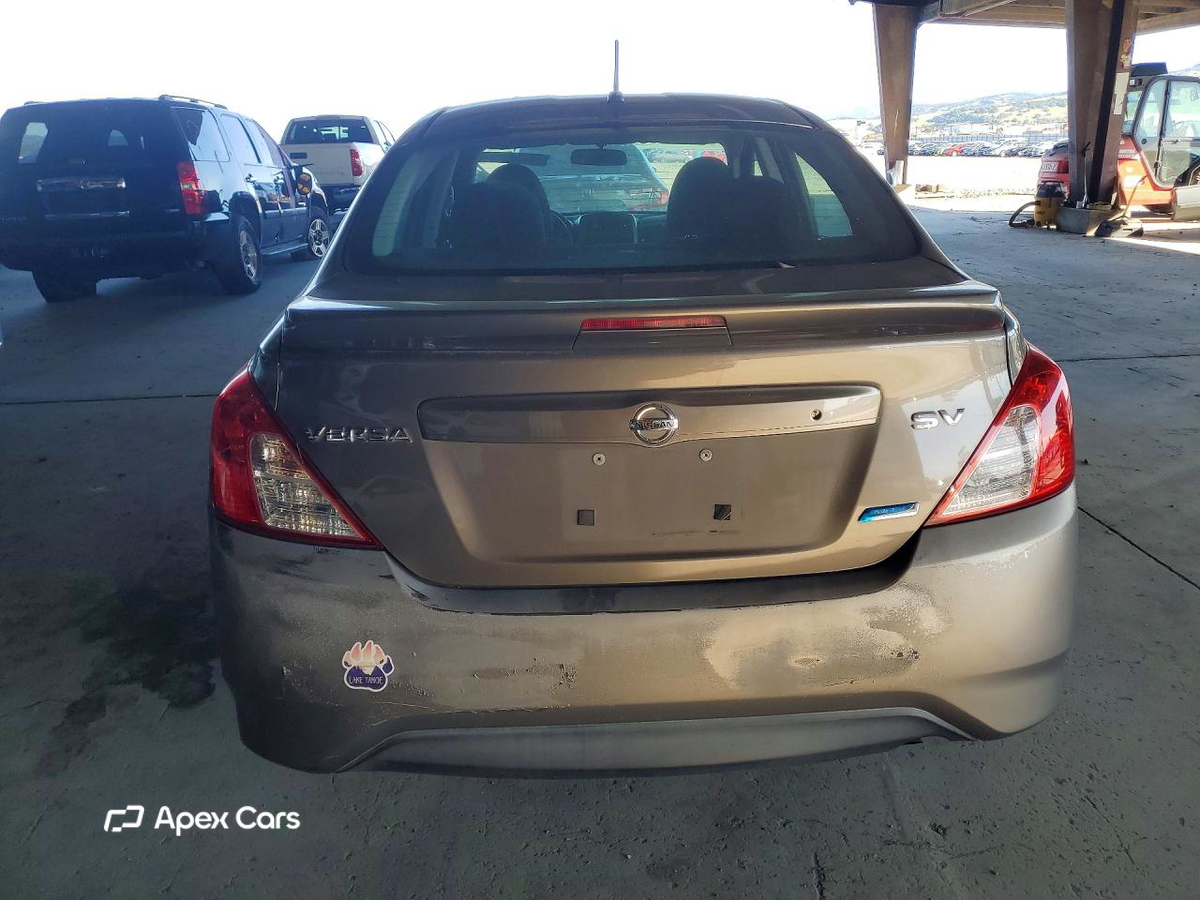 Nissan Versa 2015
