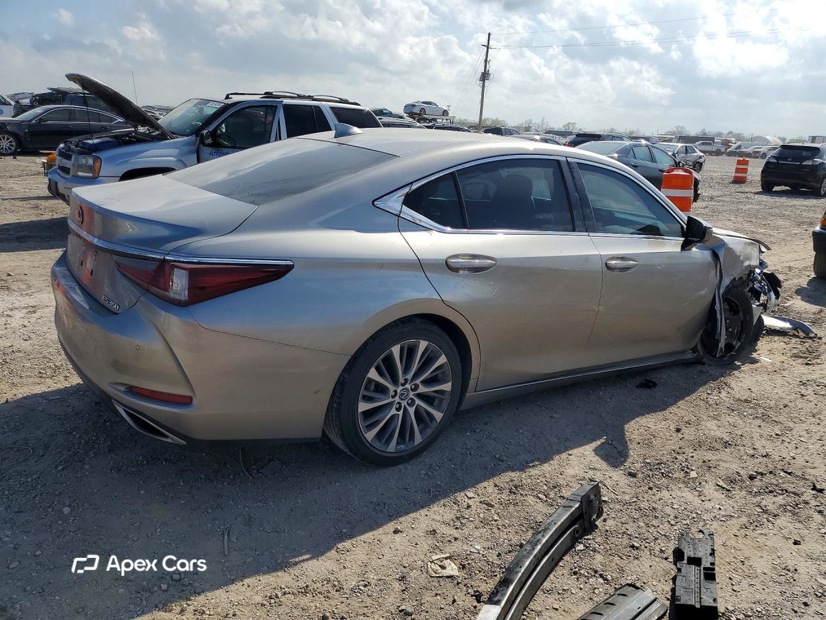 Lexus ES 2020