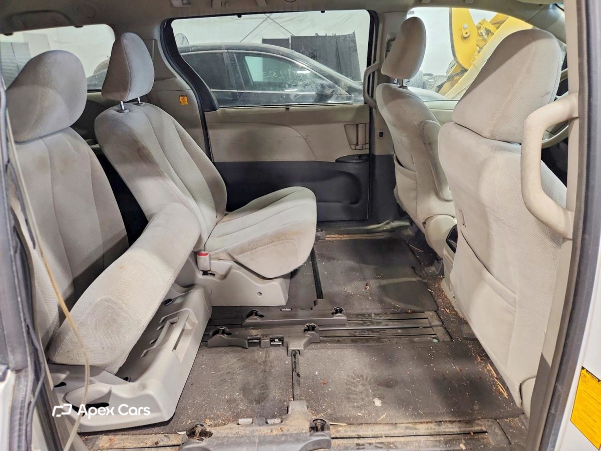 Toyota Sienna 2011