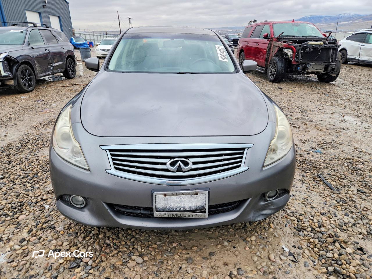 Infiniti  2013