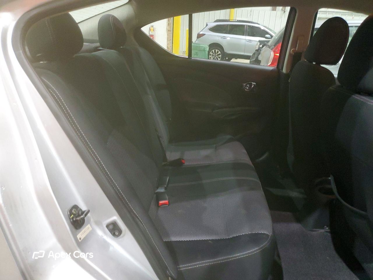 Nissan Versa 2015