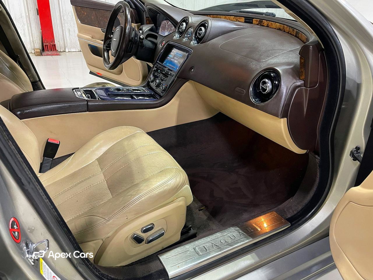 Jaguar XJ 2011