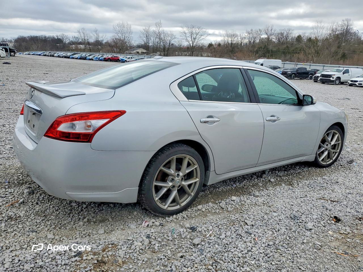 Nissan Maxima 2011
