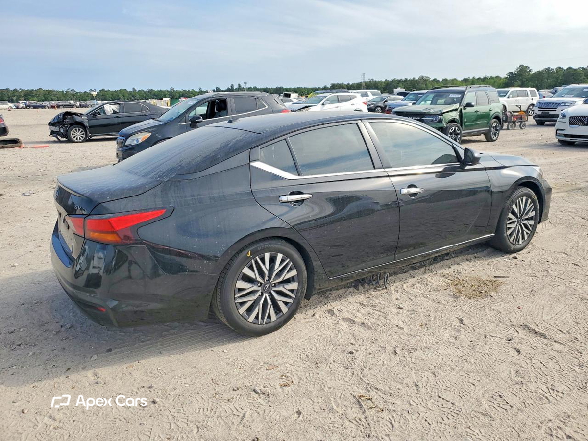 Nissan Altima 2024
