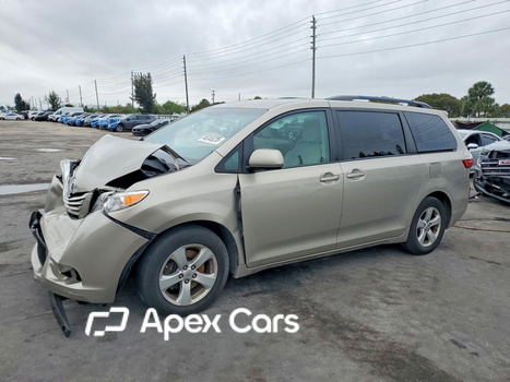 Toyota Sienna 2016 - Image 1 of 12