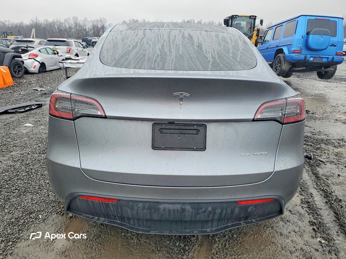 Tesla Model Y 2024