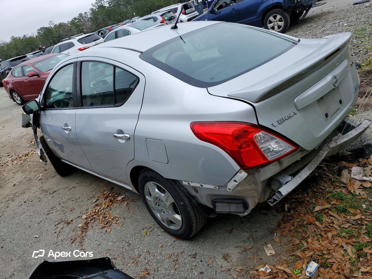 Nissan Versa 2016