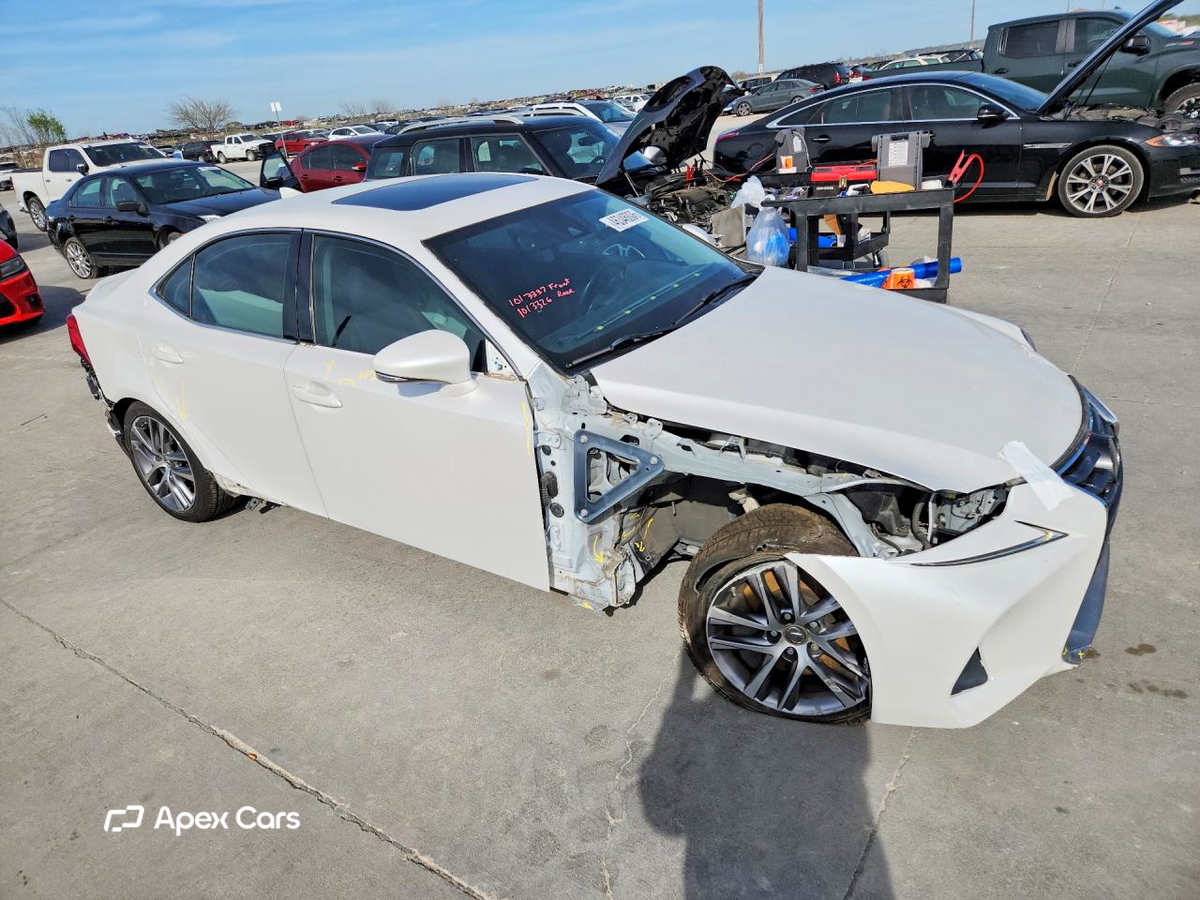 Lexus IS 2019