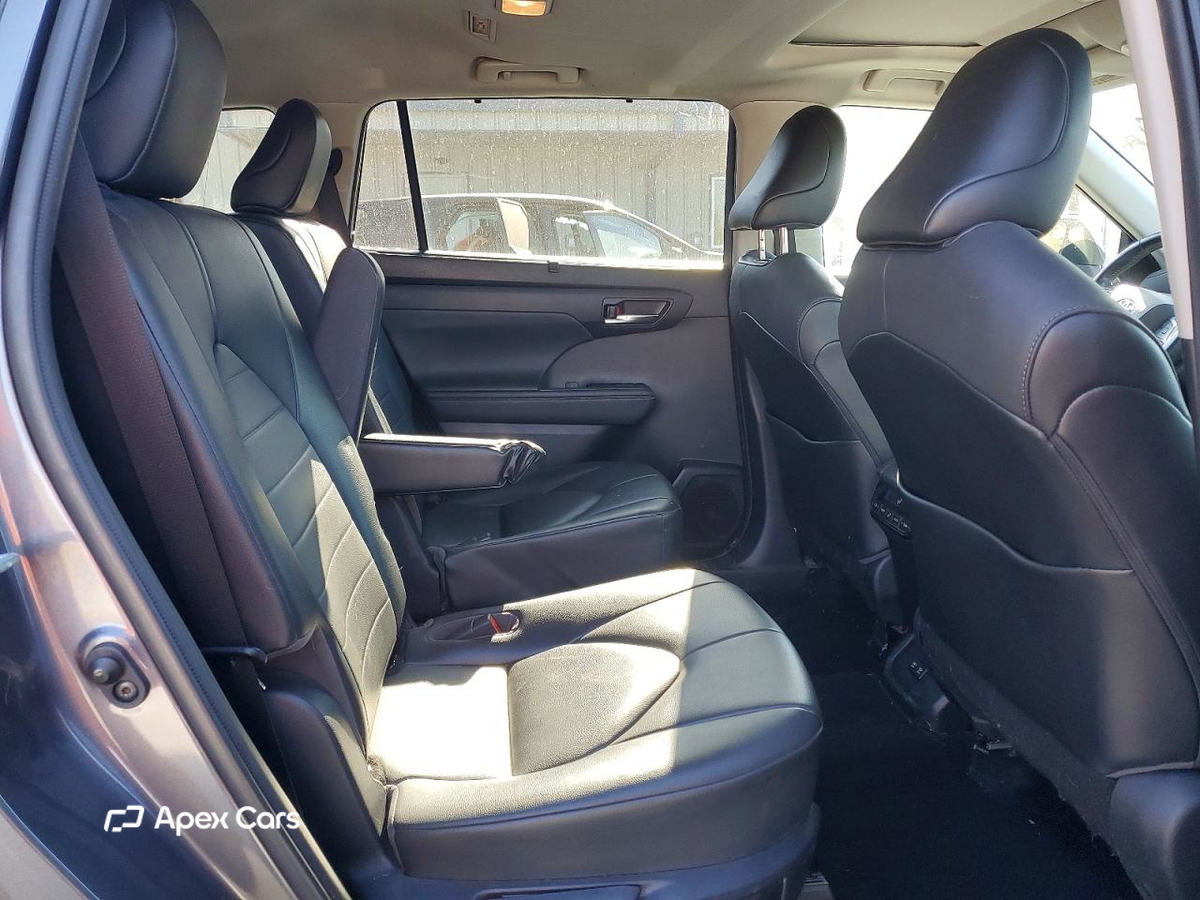 Toyota Highlander 2021