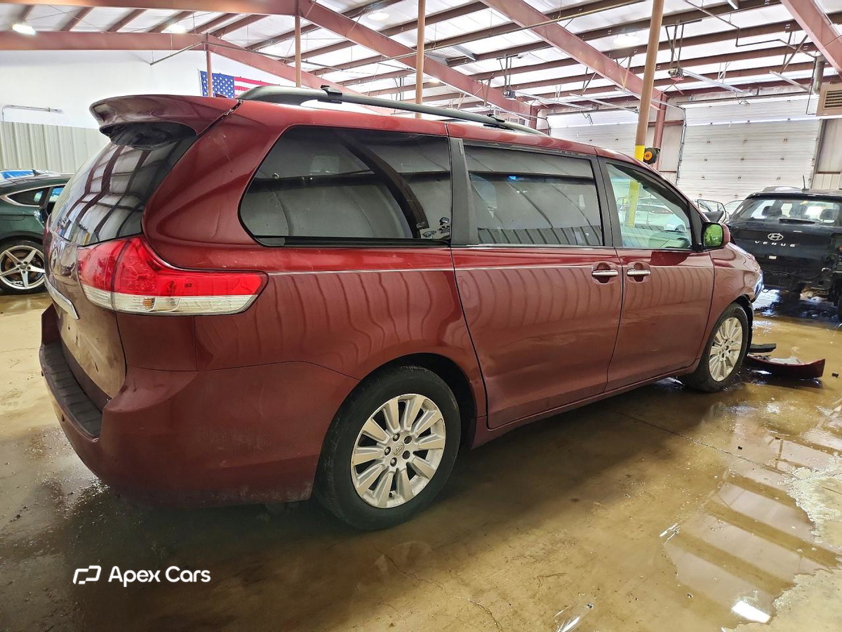 Toyota Sienna 2011
