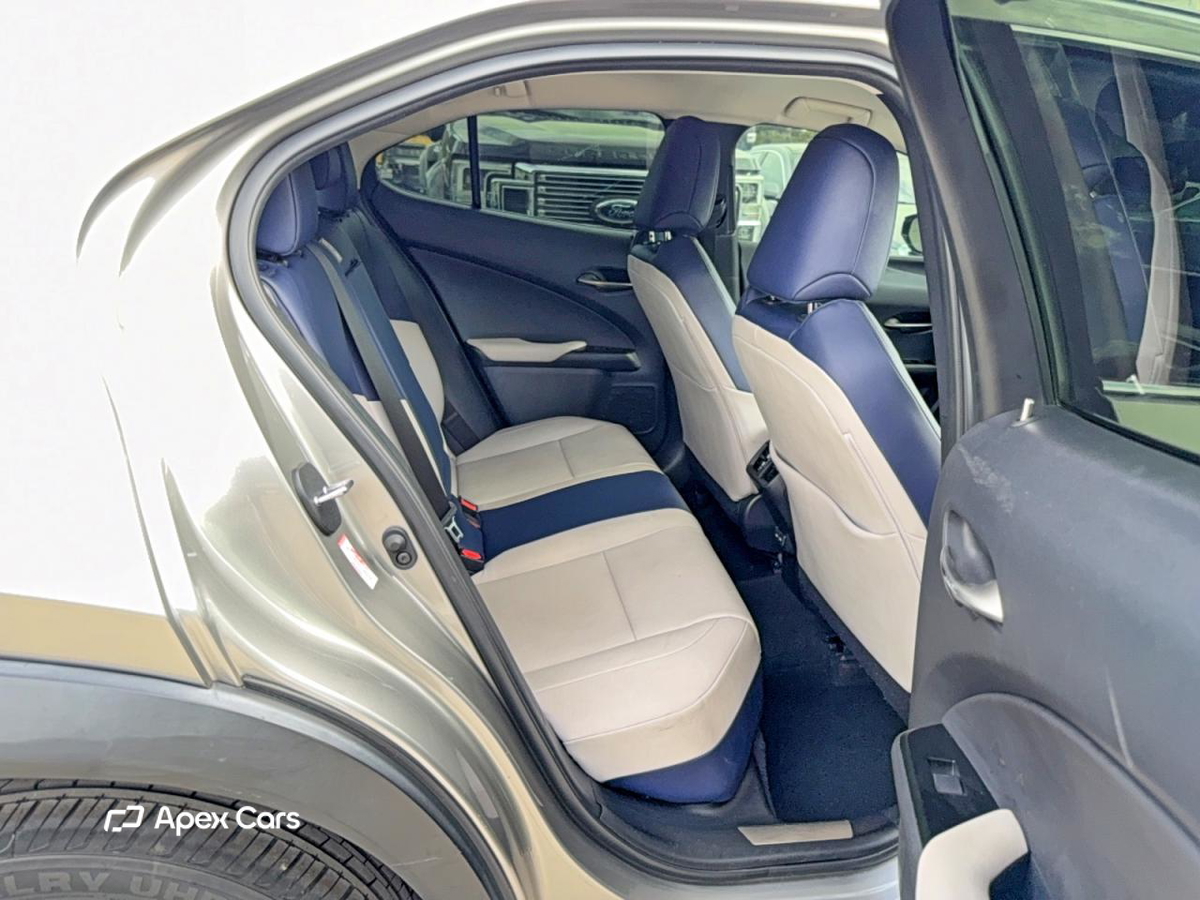 Lexus UX 2021