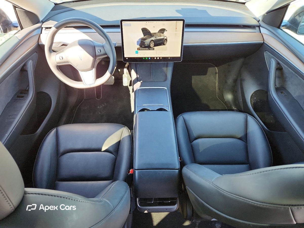 Tesla Model Y 2024