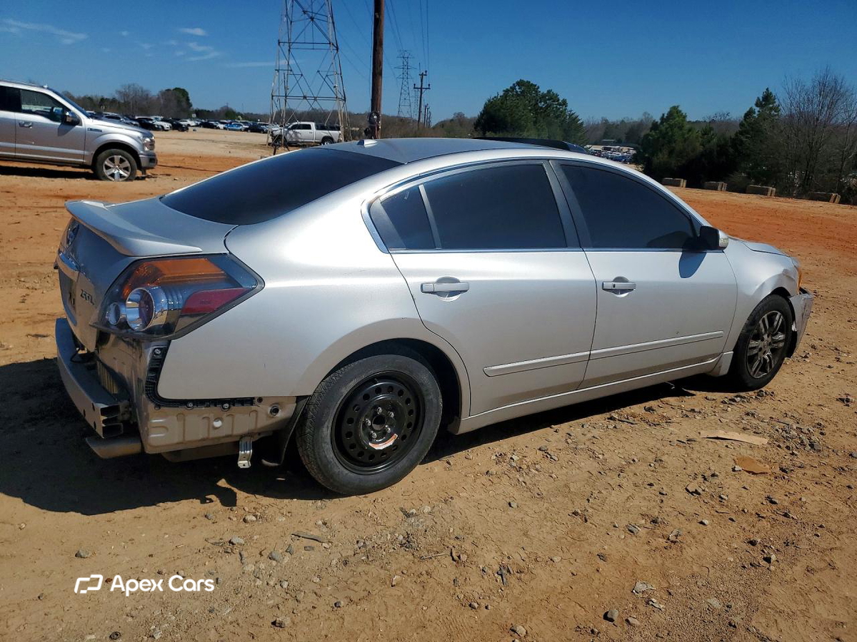 Nissan Altima 2010