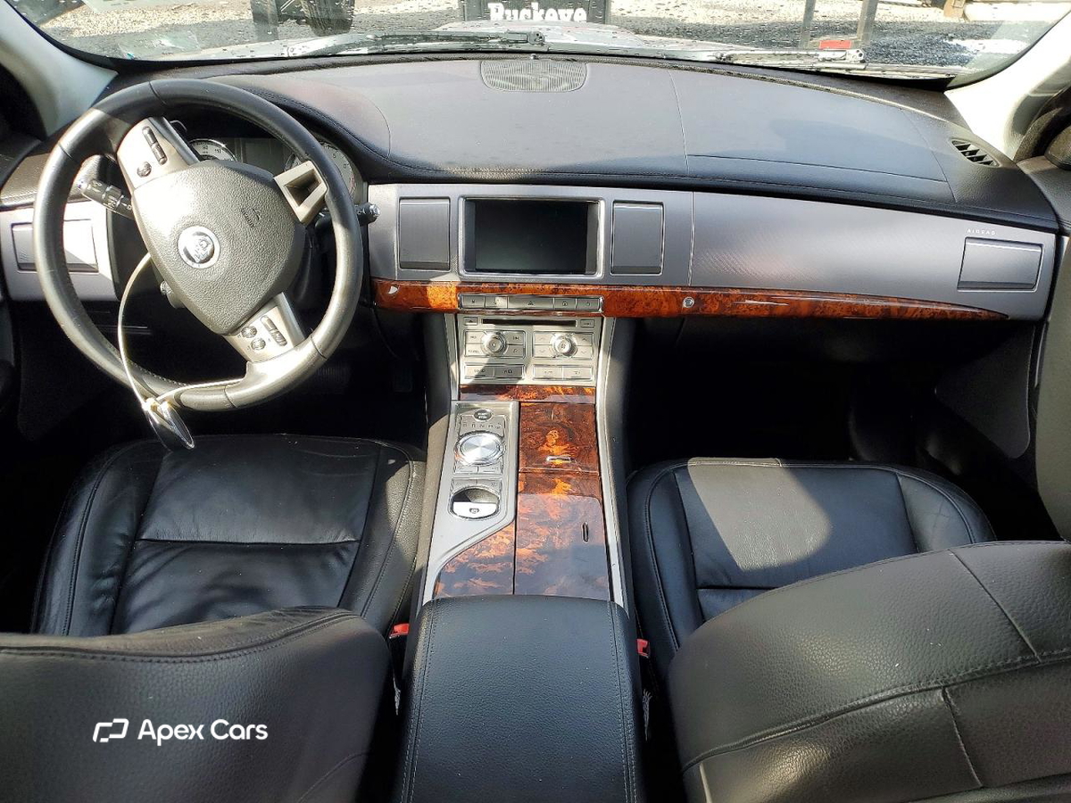 Jaguar XF 2011