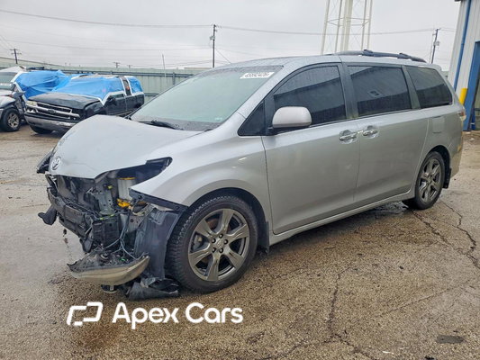 Toyota Sienna 2017 - Image 1 of 15