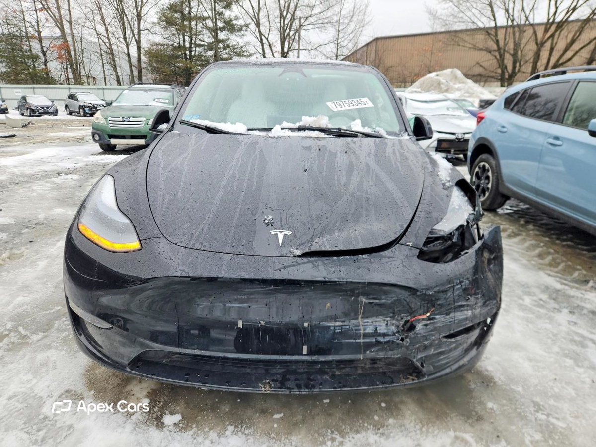 Tesla Model Y 2024