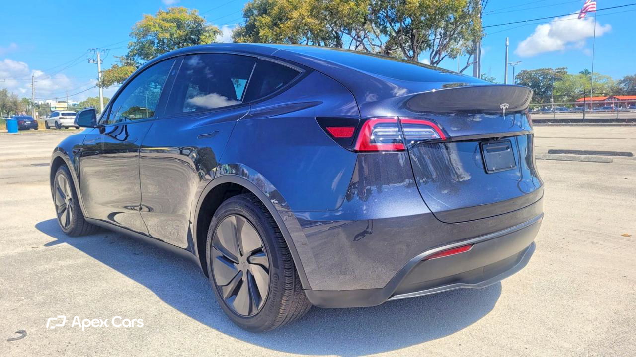 Tesla Model Y 2025