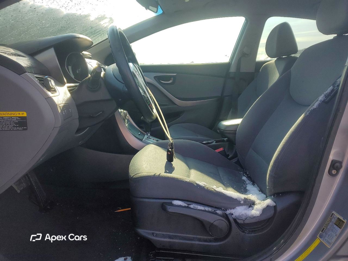 Hyundai Elantra 2012