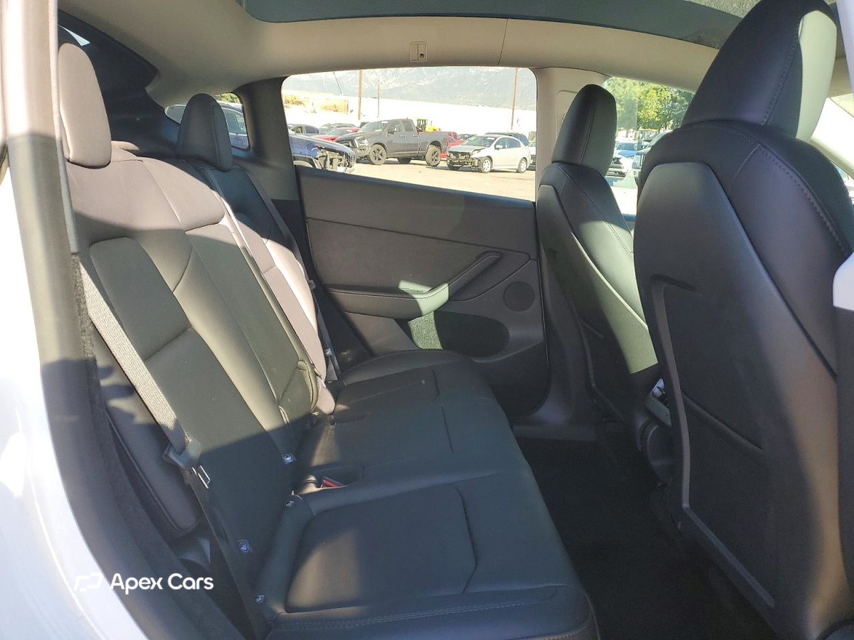 Tesla Model Y 2025