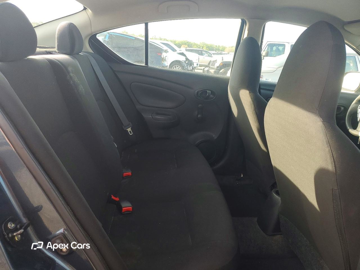 Nissan Versa 2015