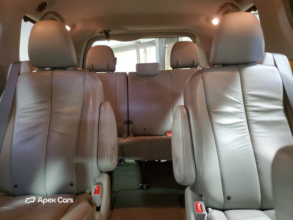 Toyota Sienna 2012