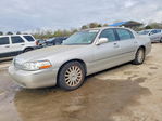 Town Car 2004