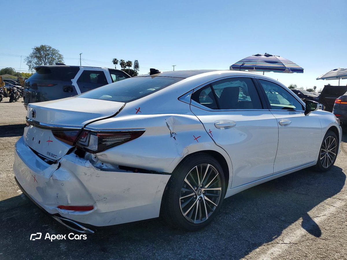 Lexus ES 2025
